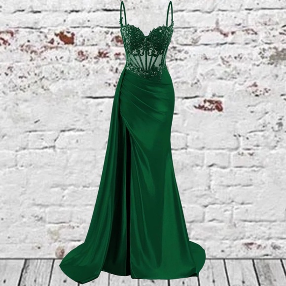 Emerald Green Spaghetti Strap Corset Back Lace Appliqué High Slit Mermaid Gown